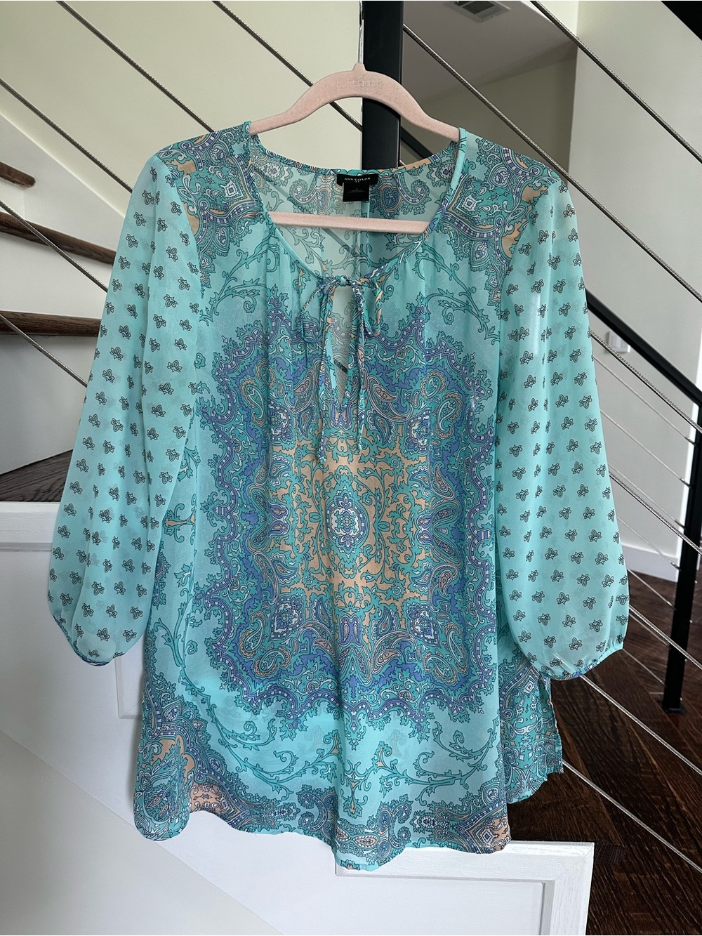 Ann Taylor Aqua Paisley Sheer
Chiffon Blouse L Tie Neck 3/4 Sleeve
Boho Top